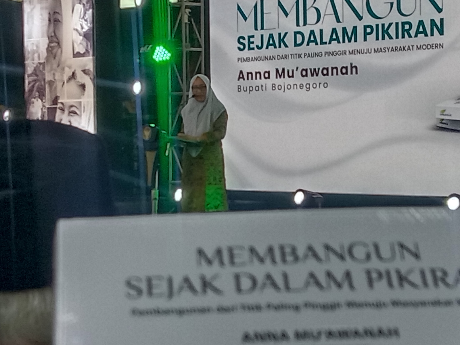Launching Buku Mendadak Melow, Bupati Anna Nyanyikan Lagu Sampai Jumpa